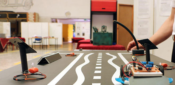 Tokat Mesleki ve Teknik Anadolu Lisesi'nin Motorlu Araçlar Teknolojisi bölümü öğrencileri 'Kablosuz Enerjili Transferli Otoyol' projesi tasarladı.