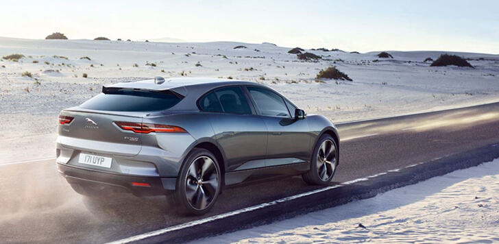 İngiliz araç üreticisi Jaguar Land Rover, elektrikli araç üretimi için İngiltere'de 1 milyar sterlin (GBP) yatırım yapacağını açıkladı. 